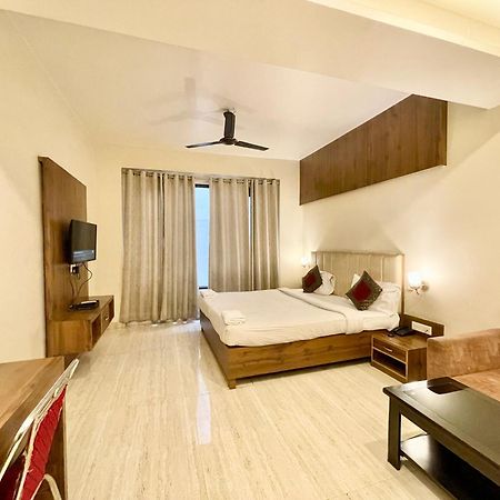 Hotel Rudraksh ! Varanasi !Fully-Air-Conditioned Hotel At Prime Location With Parking Availability, Near Kashi Vishwanath Temple, And Ganga Ghat 2 Екстер'єр фото