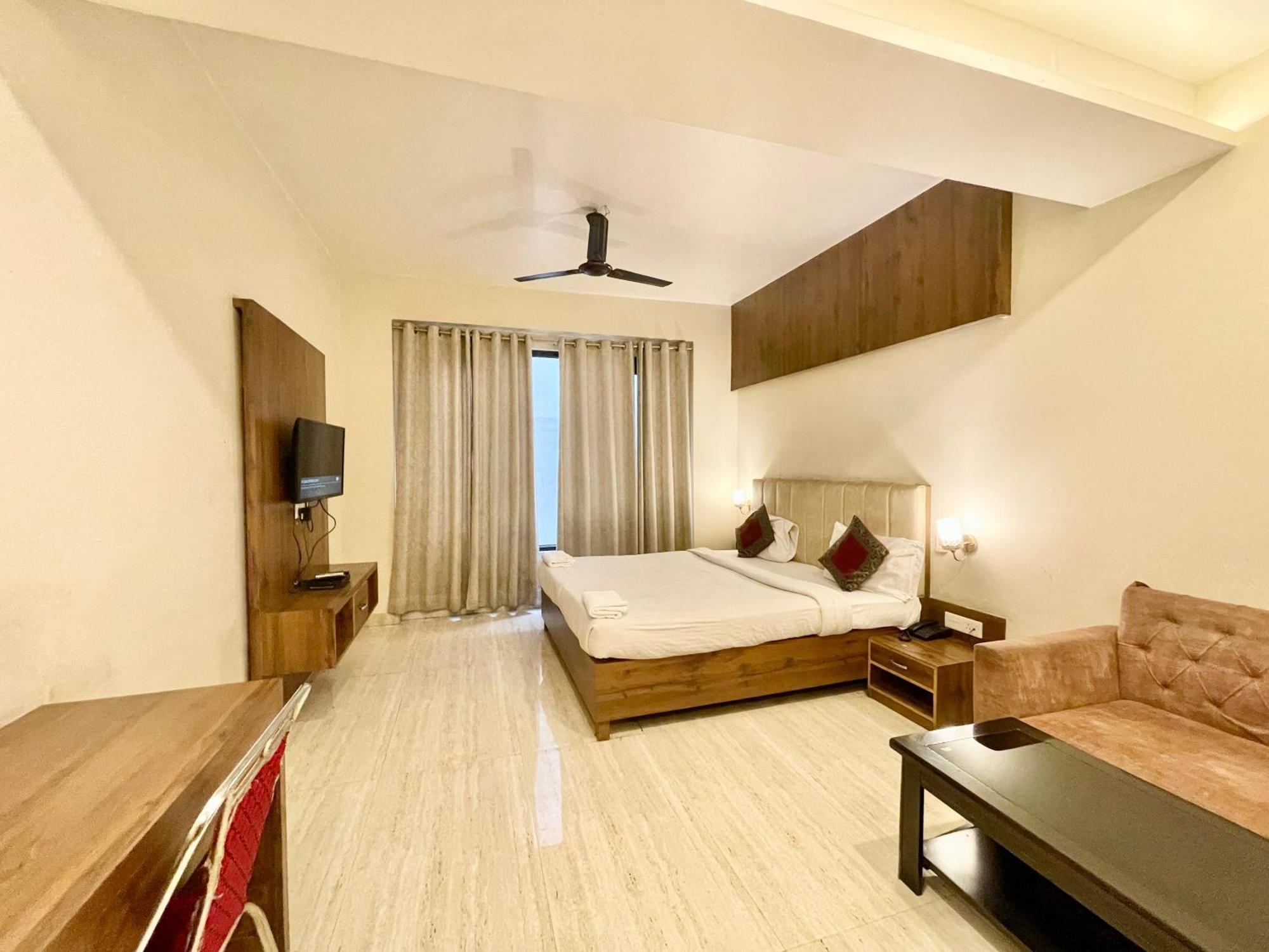 Hotel Rudraksh ! Varanasi !Fully-Air-Conditioned Hotel At Prime Location With Parking Availability, Near Kashi Vishwanath Temple, And Ganga Ghat 2 Екстер'єр фото