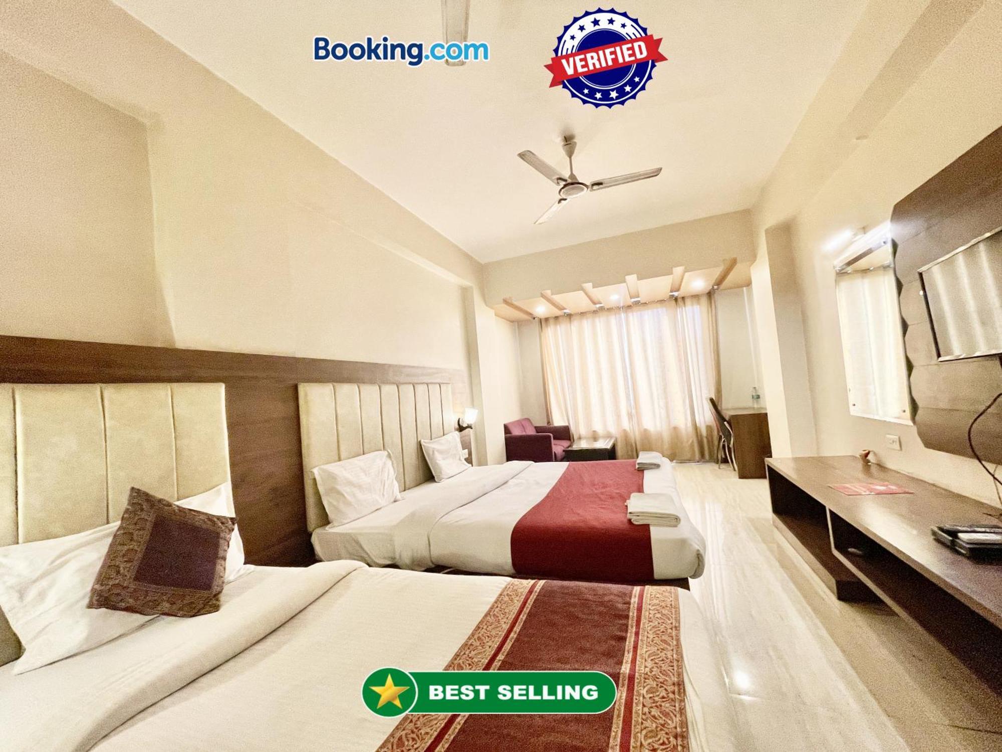 Hotel Rudraksh ! Varanasi !Fully-Air-Conditioned Hotel At Prime Location With Parking Availability, Near Kashi Vishwanath Temple, And Ganga Ghat 2 Екстер'єр фото