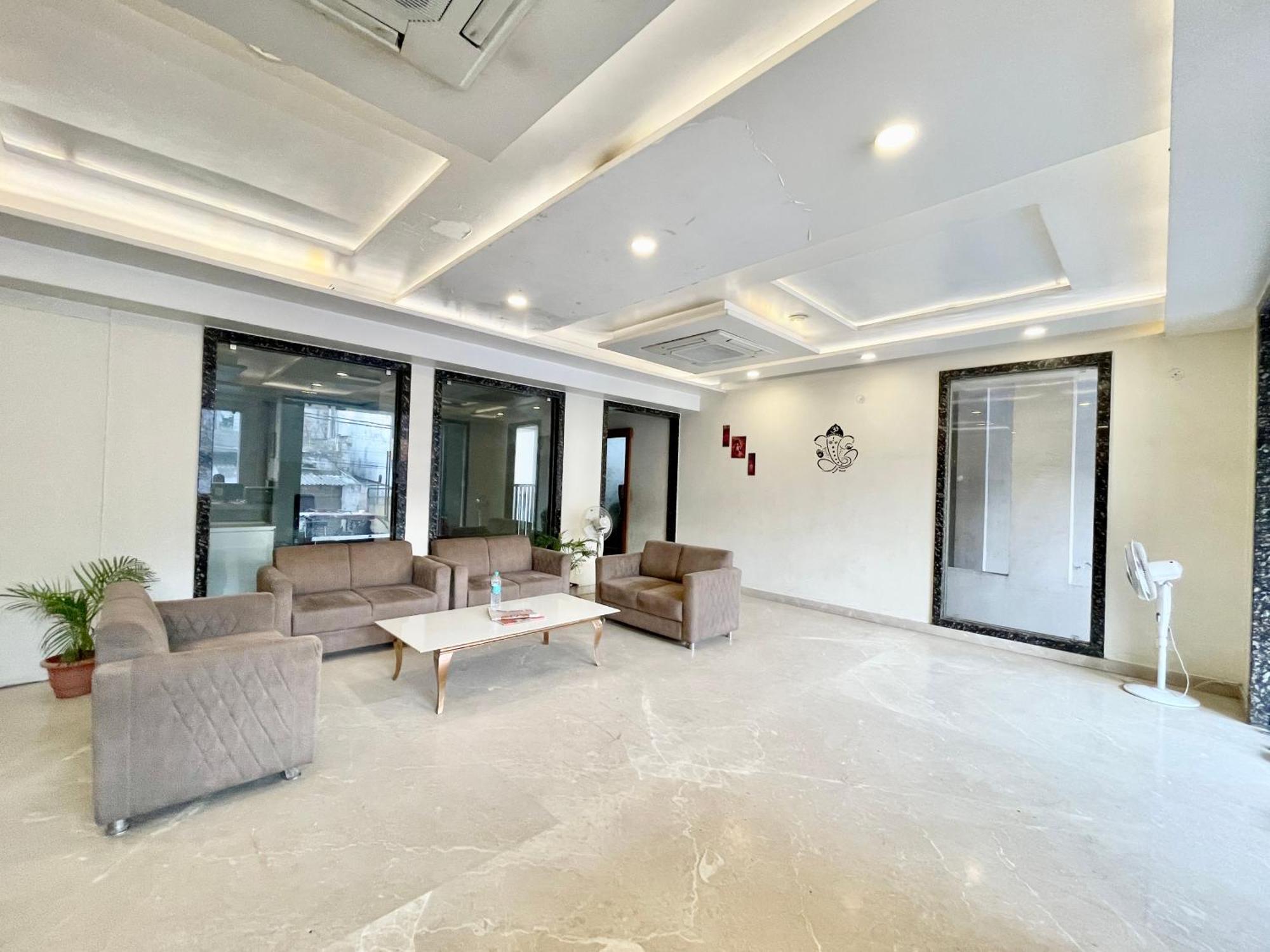 Hotel Rudraksh ! Varanasi !Fully-Air-Conditioned Hotel At Prime Location With Parking Availability, Near Kashi Vishwanath Temple, And Ganga Ghat 2 Екстер'єр фото