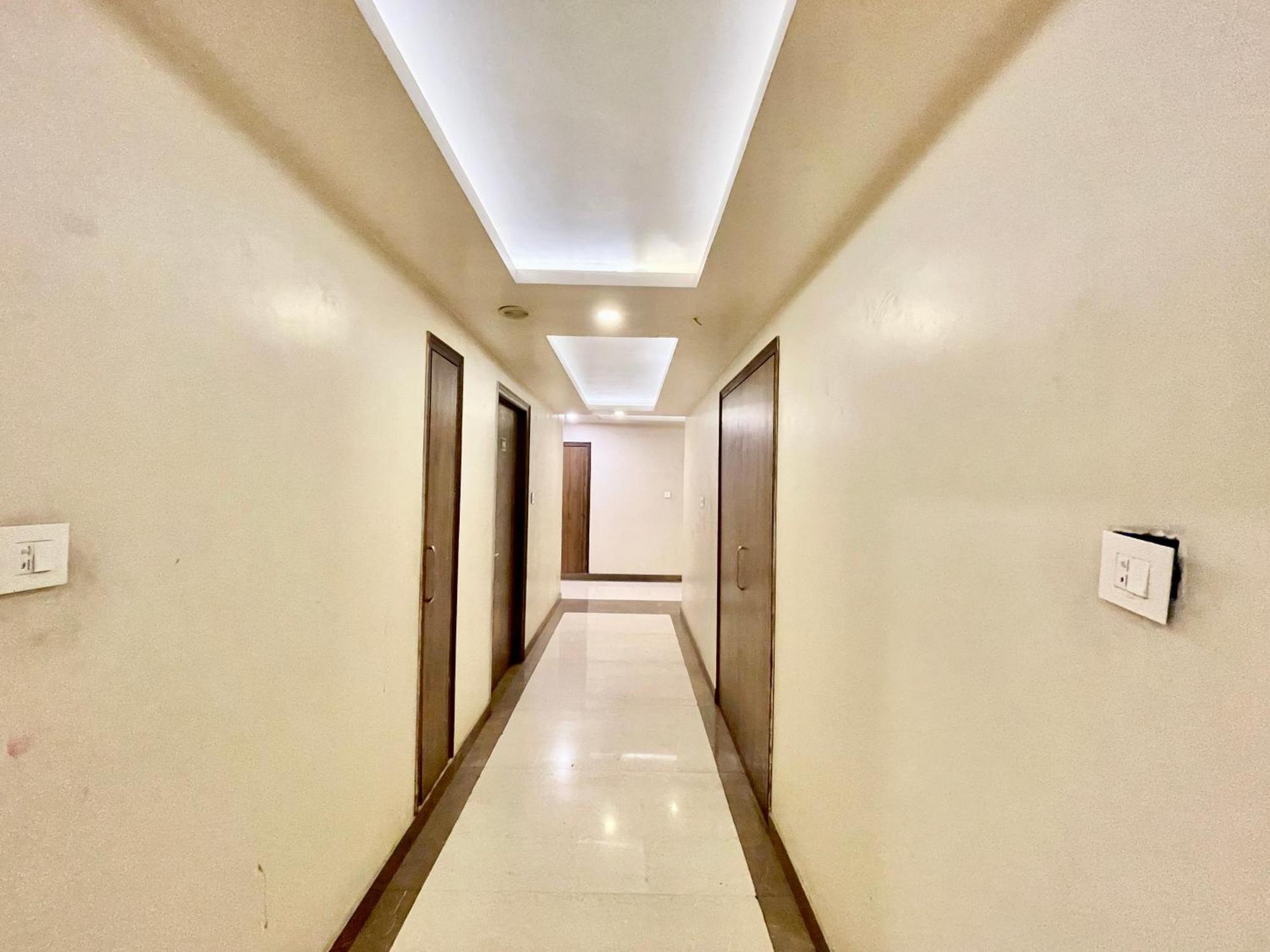 Hotel Rudraksh ! Varanasi !Fully-Air-Conditioned Hotel At Prime Location With Parking Availability, Near Kashi Vishwanath Temple, And Ganga Ghat 2 Екстер'єр фото