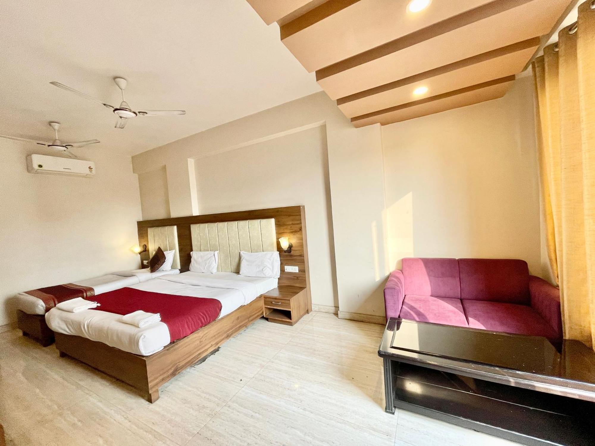 Hotel Rudraksh ! Varanasi !Fully-Air-Conditioned Hotel At Prime Location With Parking Availability, Near Kashi Vishwanath Temple, And Ganga Ghat 2 Екстер'єр фото