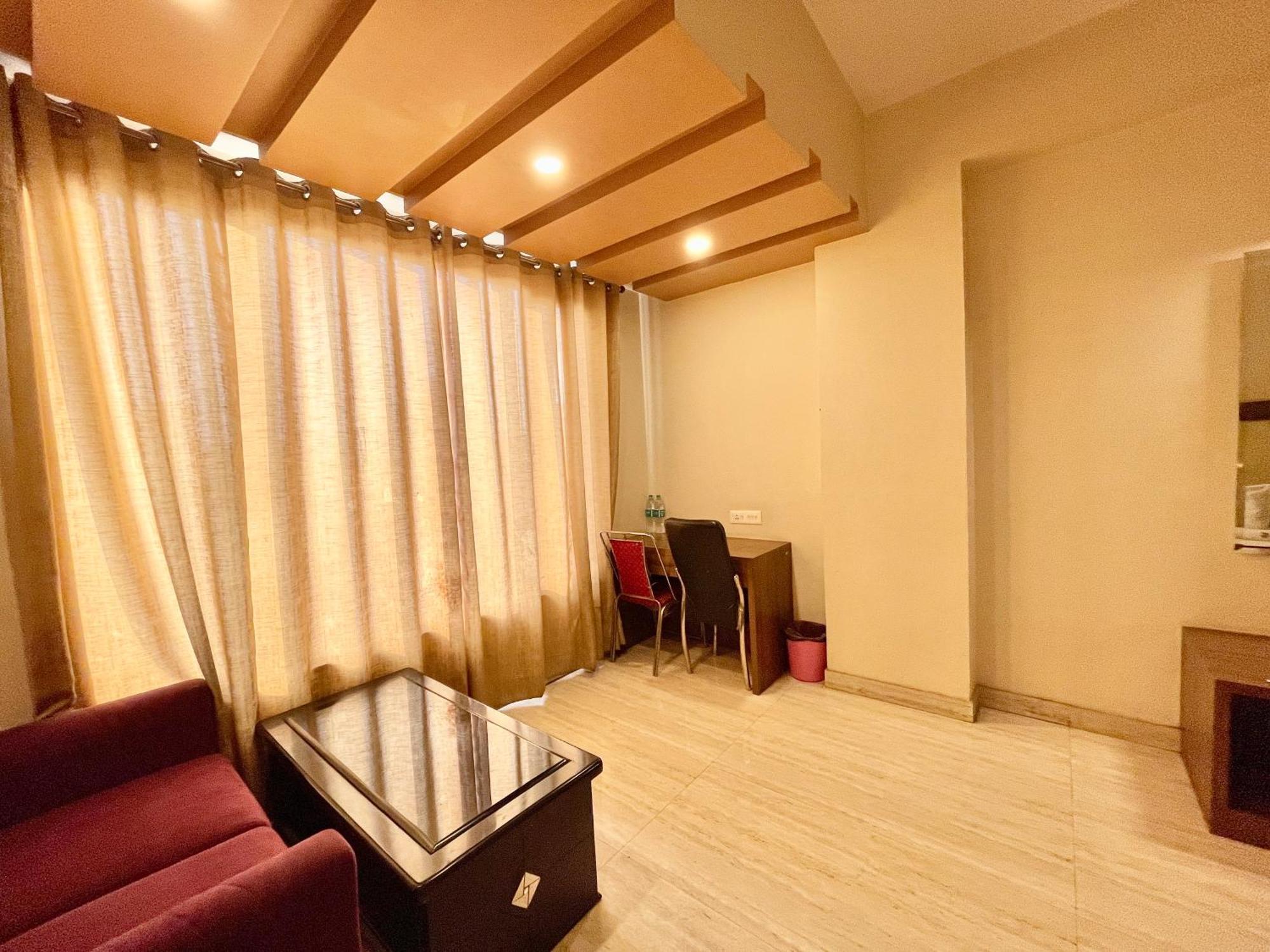 Hotel Rudraksh ! Varanasi !Fully-Air-Conditioned Hotel At Prime Location With Parking Availability, Near Kashi Vishwanath Temple, And Ganga Ghat 2 Екстер'єр фото