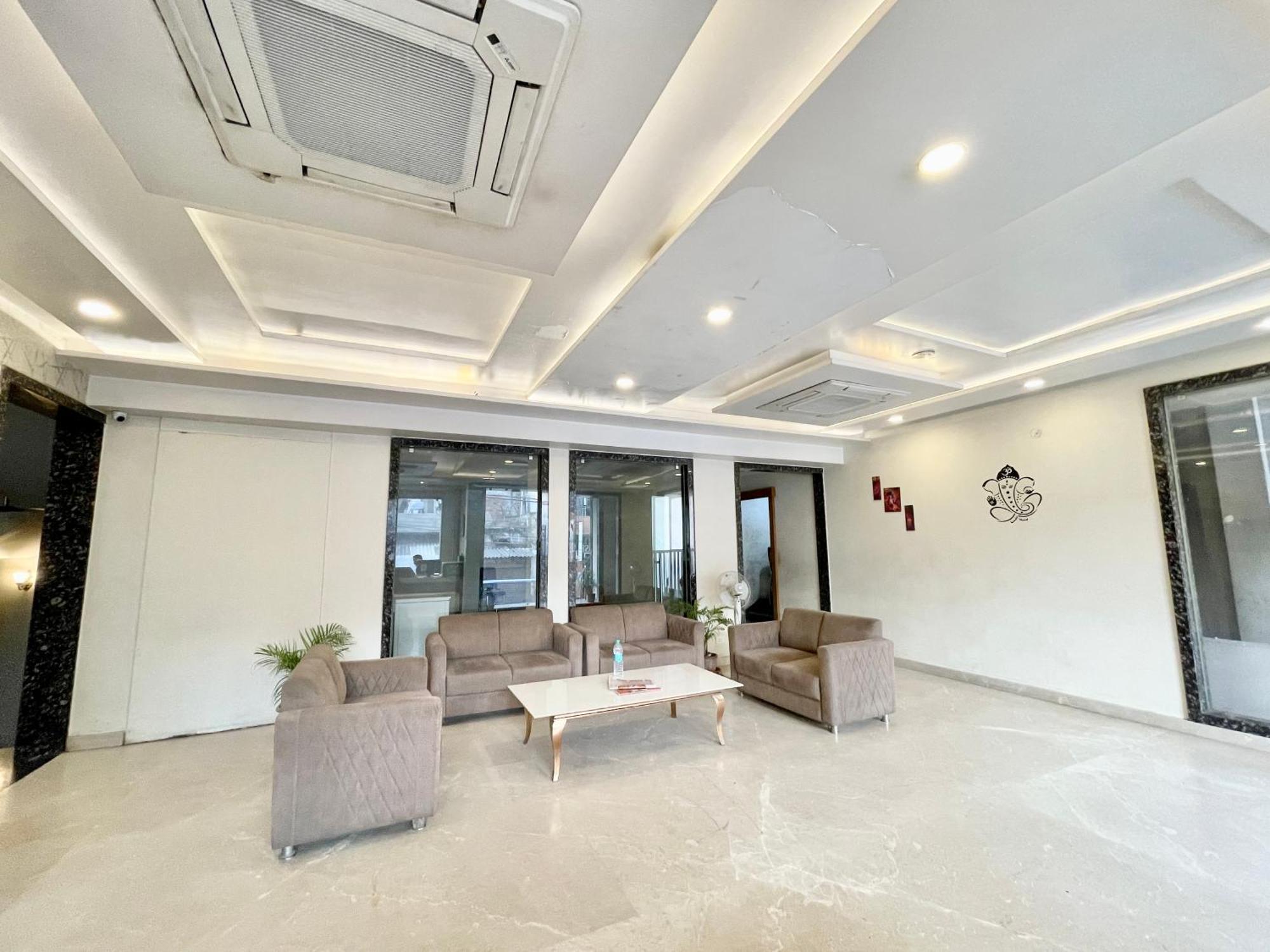 Hotel Rudraksh ! Varanasi !Fully-Air-Conditioned Hotel At Prime Location With Parking Availability, Near Kashi Vishwanath Temple, And Ganga Ghat 2 Екстер'єр фото