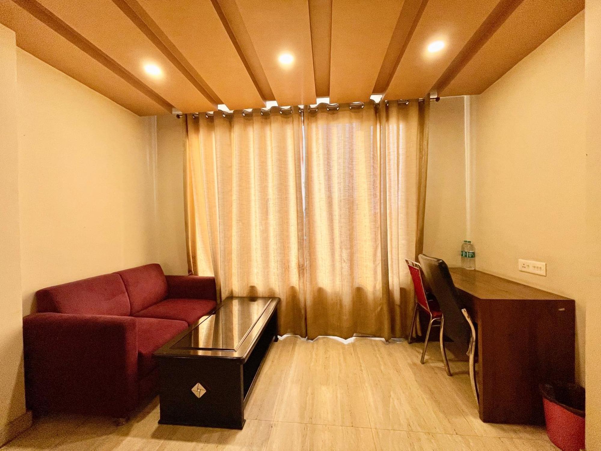 Hotel Rudraksh ! Varanasi !Fully-Air-Conditioned Hotel At Prime Location With Parking Availability, Near Kashi Vishwanath Temple, And Ganga Ghat 2 Екстер'єр фото