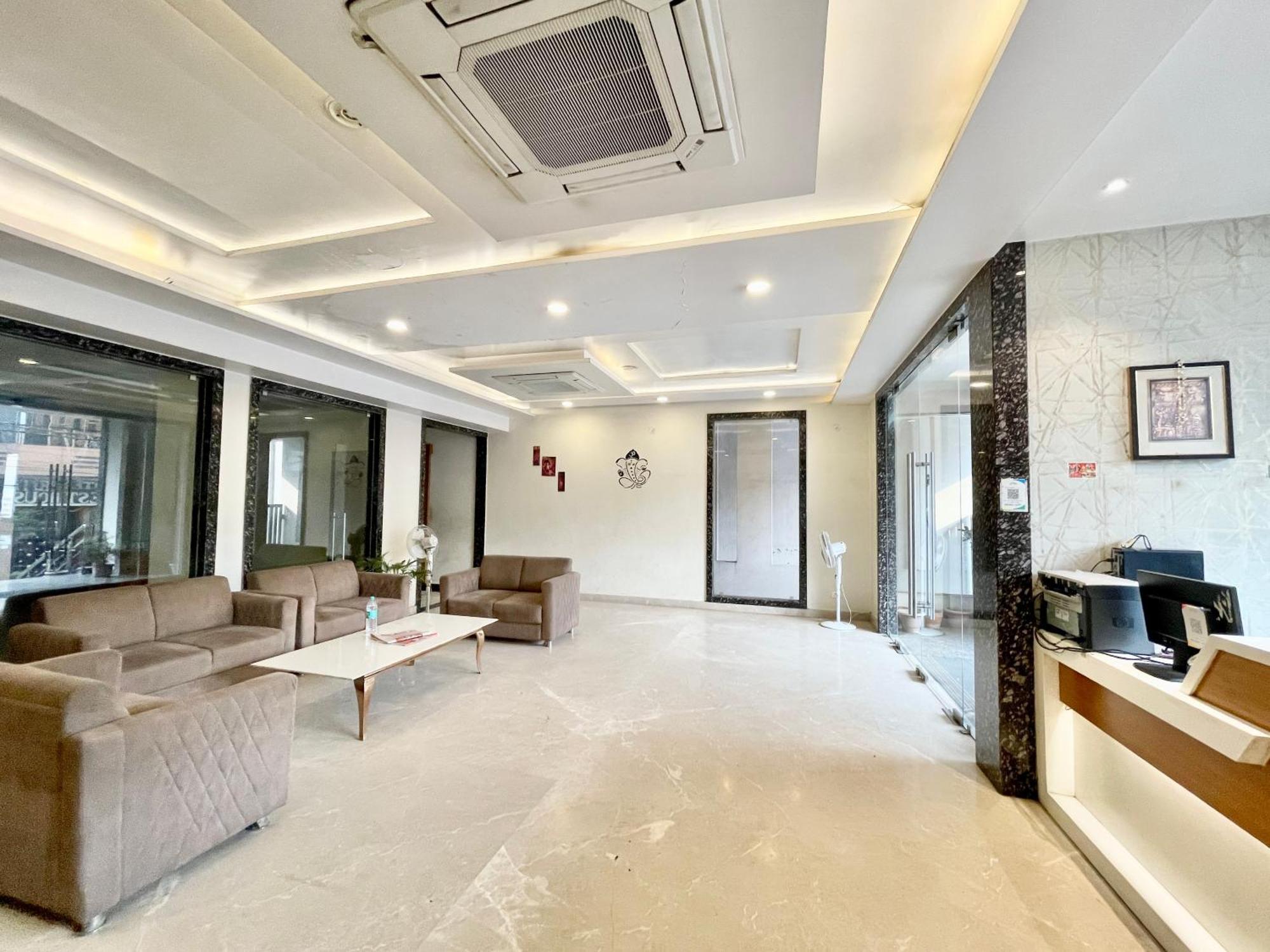 Hotel Rudraksh ! Varanasi !Fully-Air-Conditioned Hotel At Prime Location With Parking Availability, Near Kashi Vishwanath Temple, And Ganga Ghat 2 Екстер'єр фото